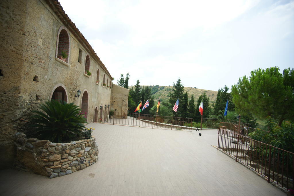 Hostal L'Anticocasale Altomonte Exterior foto