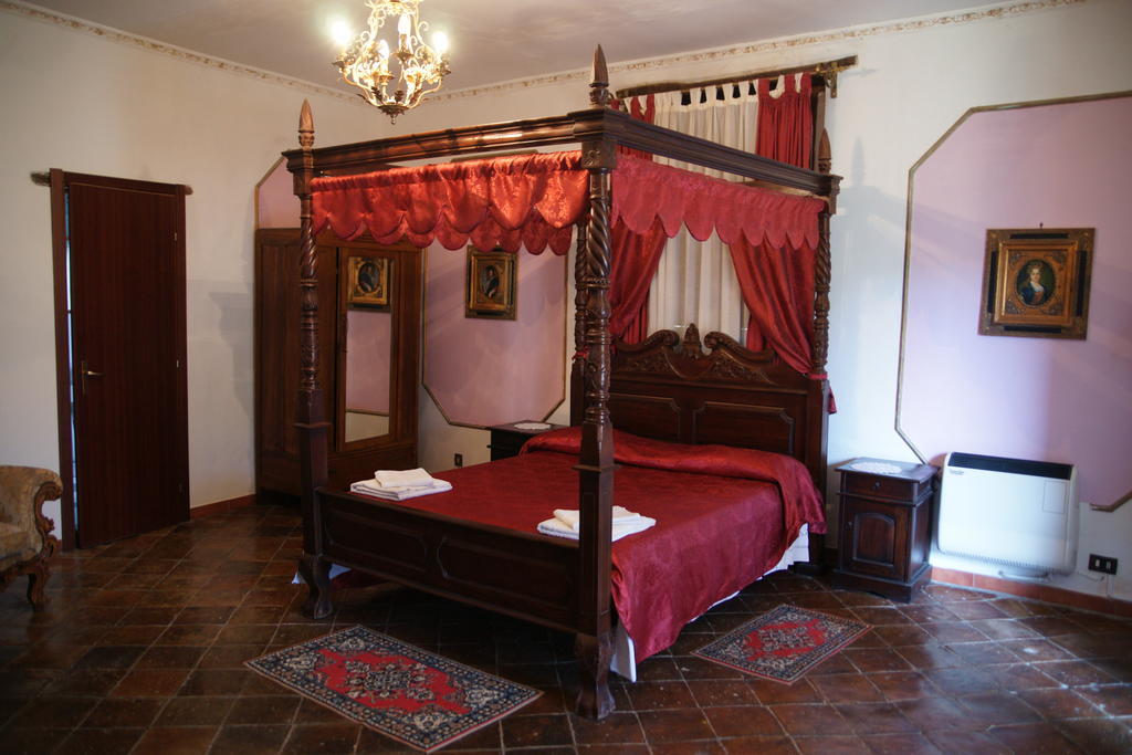 Hostal L'Anticocasale Altomonte Habitación foto