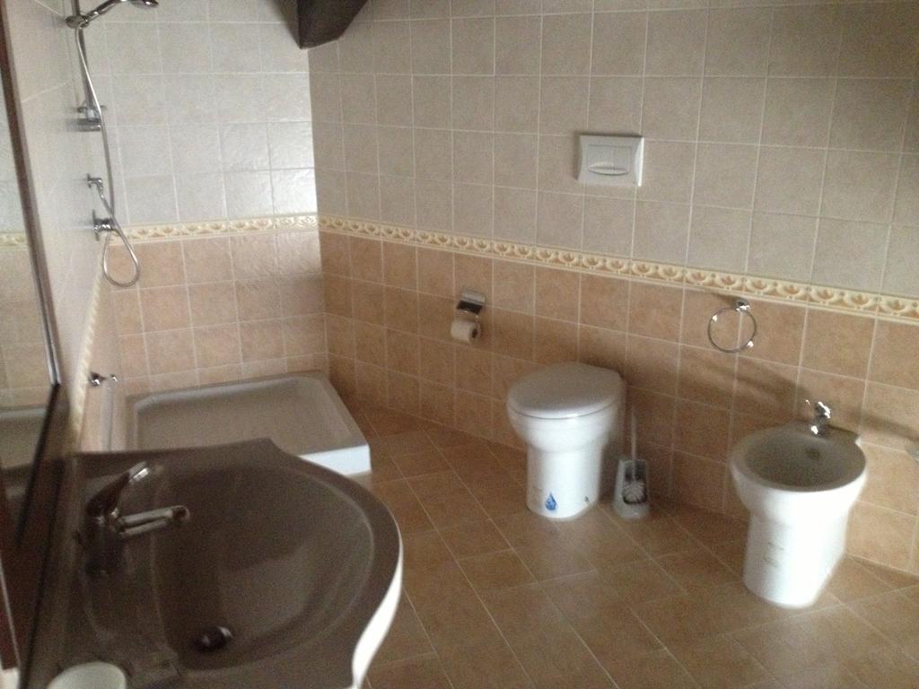 Hostal L'Anticocasale Altomonte Habitación foto
