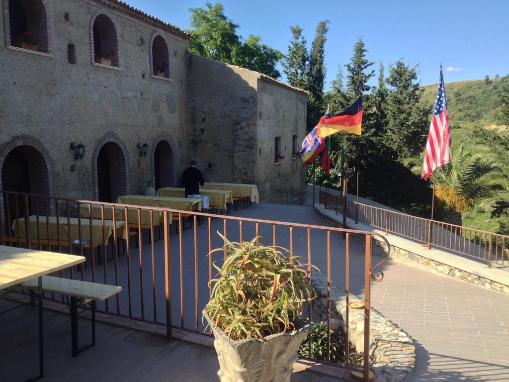 Hostal L'Anticocasale Altomonte Exterior foto