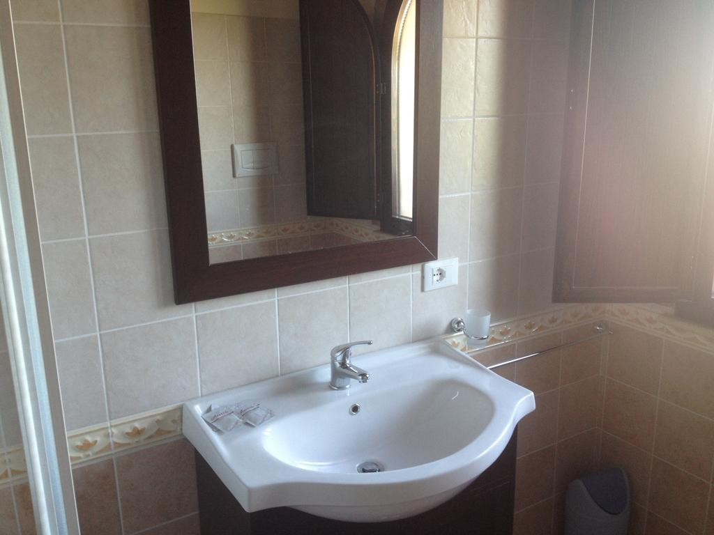 Hostal L'Anticocasale Altomonte Habitación foto